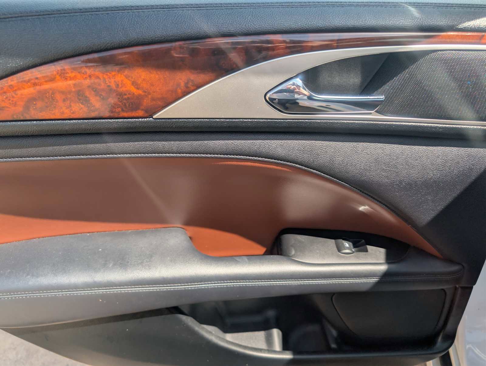 Used 2017 Lincoln MKZ Reserve image 23