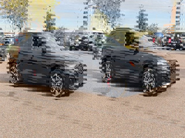 Used 2024 Audi Q5 e Premium Plus image 8