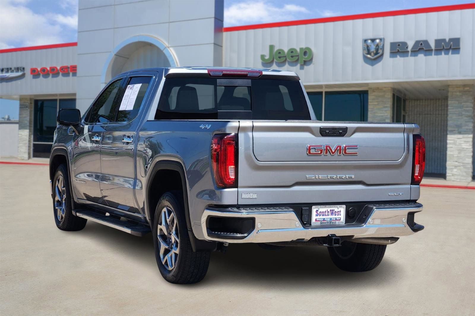 Used 2023 GMC Sierra 1500 SLT image 4