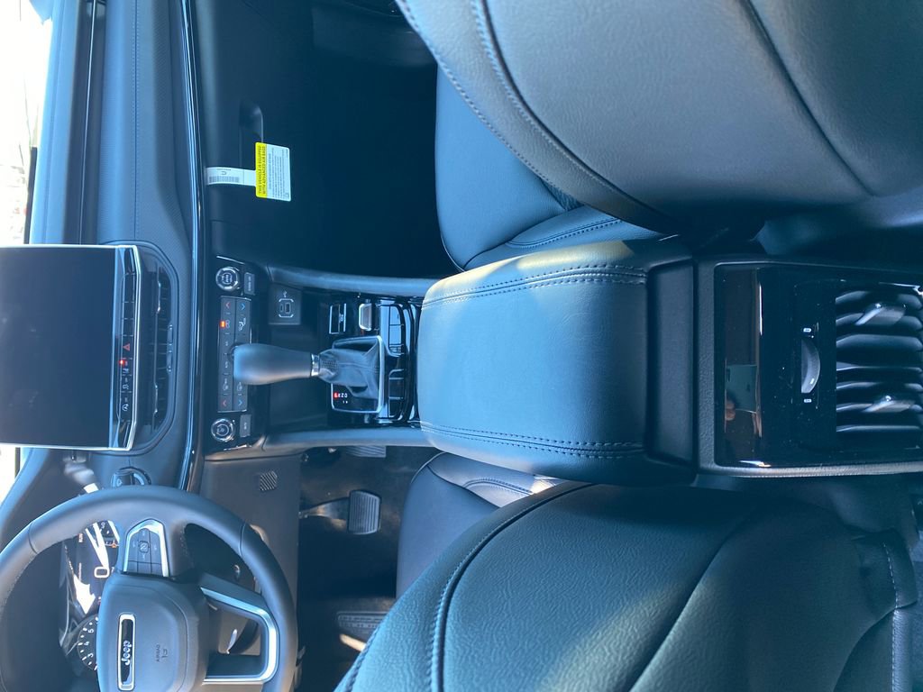 New 2026 Jeep Compass Latitude w/ Sun and Sound Group image 23