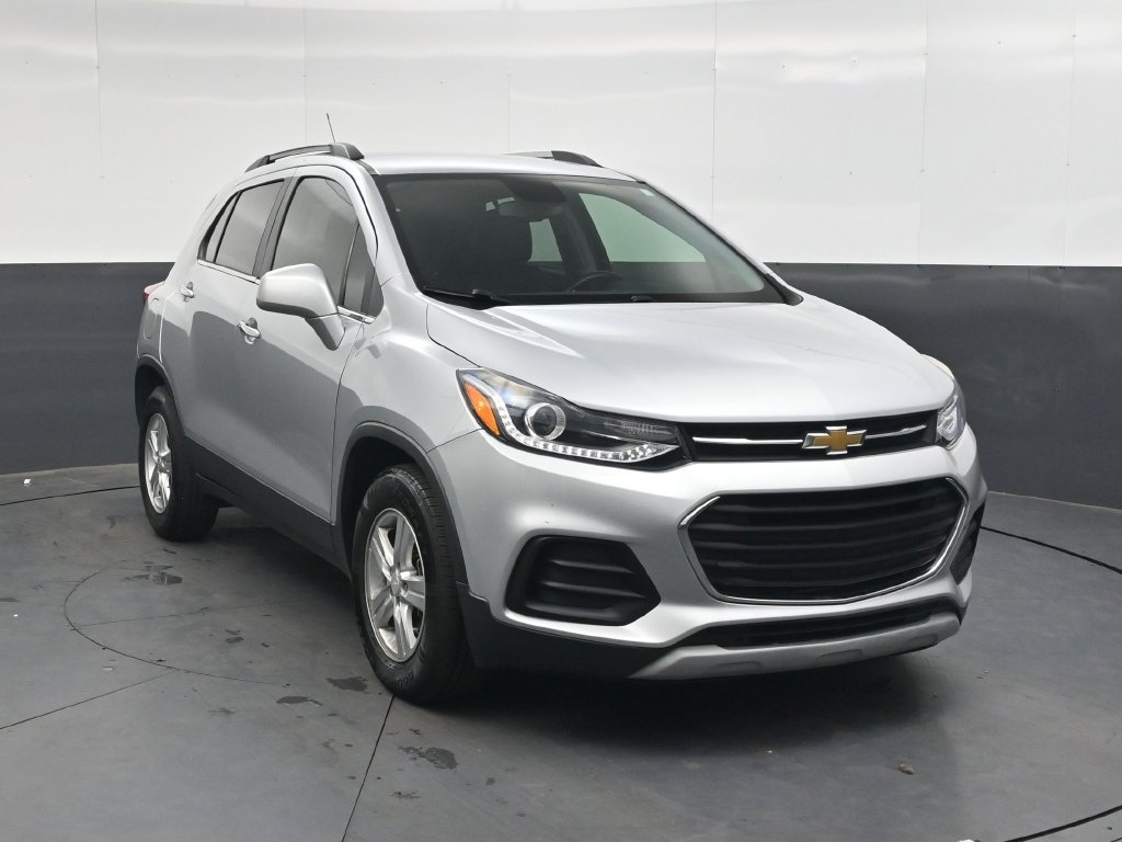 Used 2020 Chevrolet Trax LT w/ LT Convenience Package FWD image 2