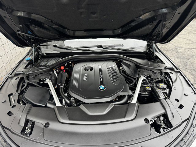 Used 2019 BMW 740i w/ Cold Weather Package RWD image 5
