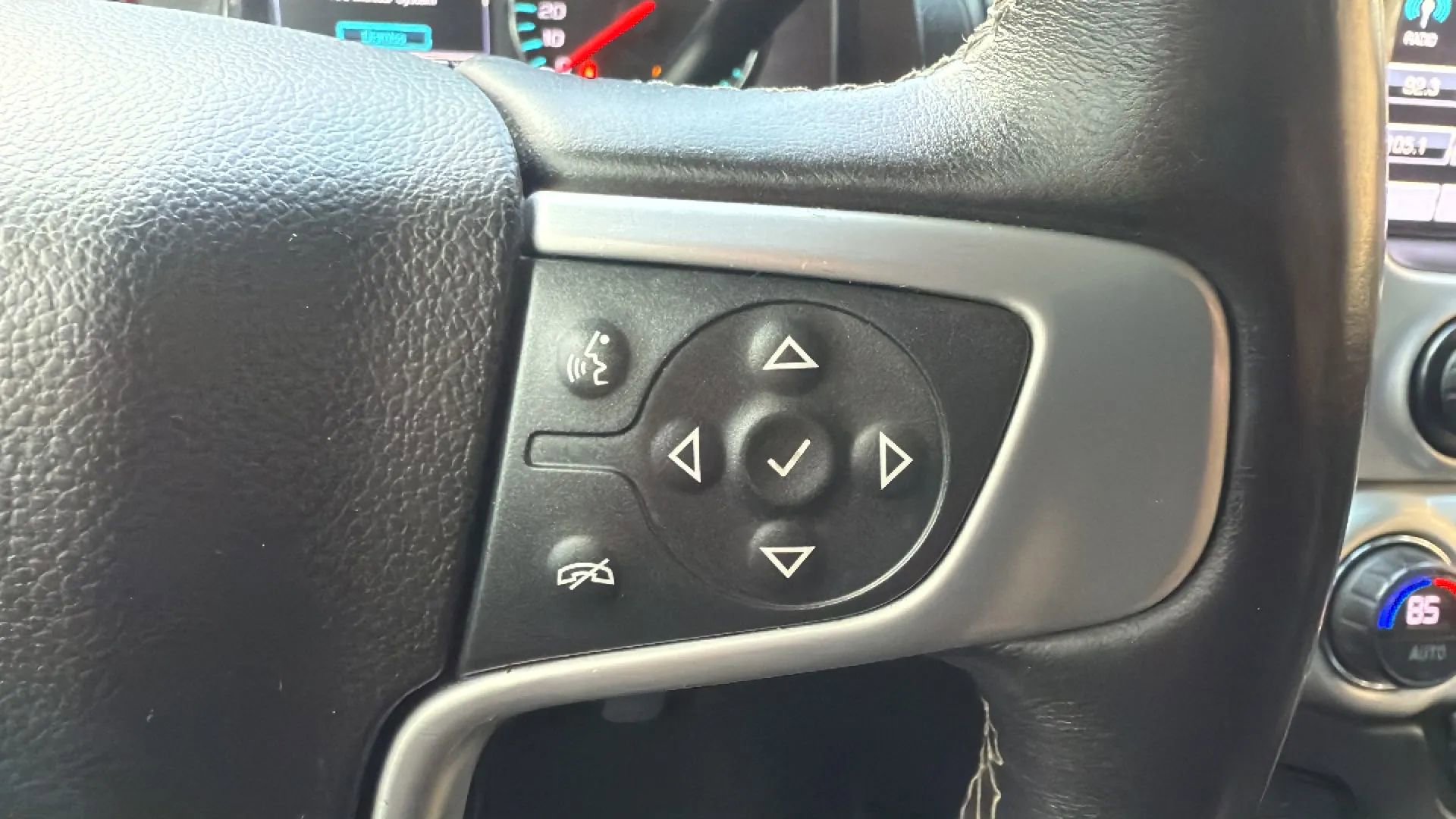 Used 2017 GMC Yukon XL SLT image 11