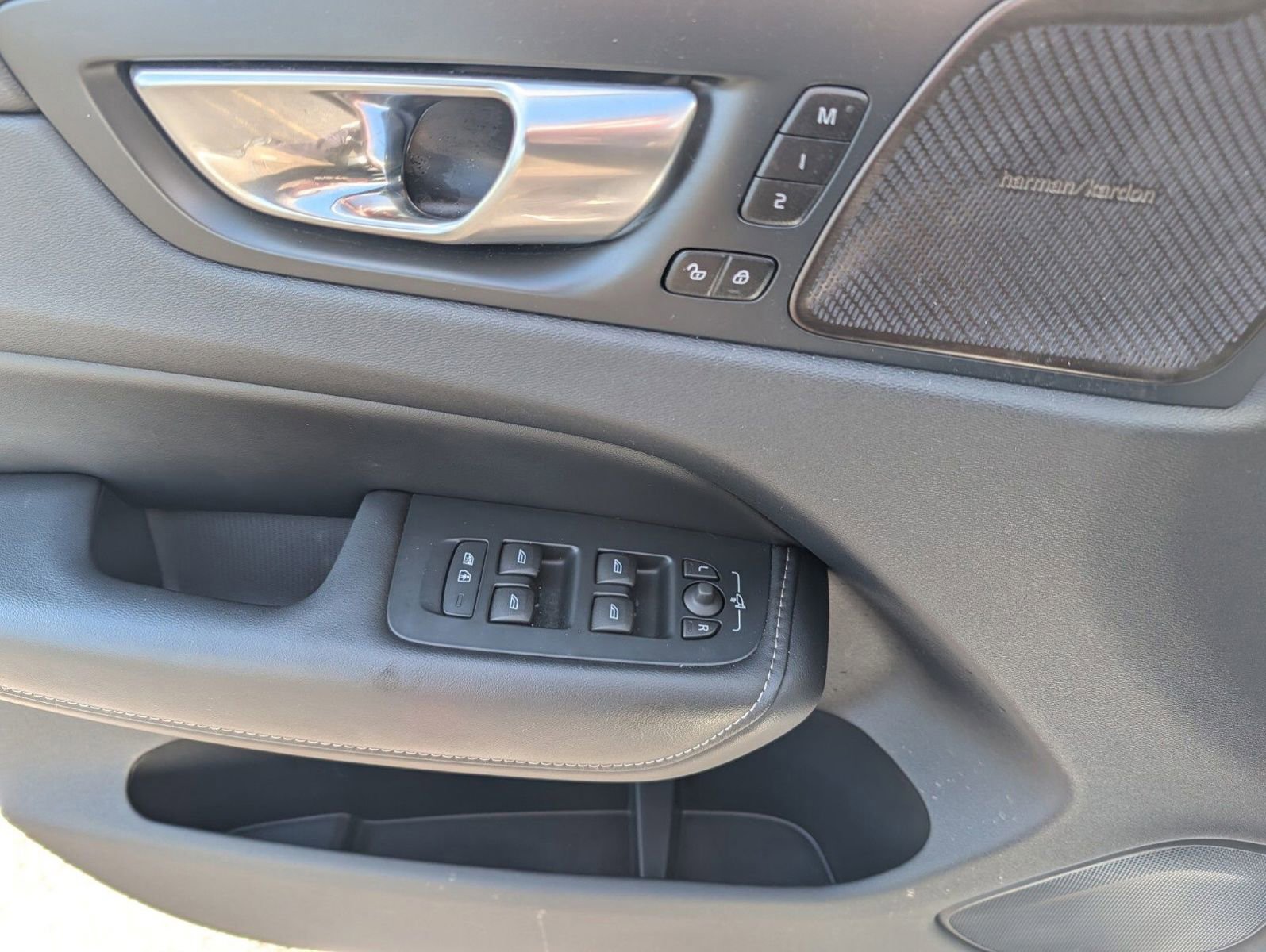 Used 2024 Volvo XC60 T8 Ultimate w/ Protection Package Premier image 28