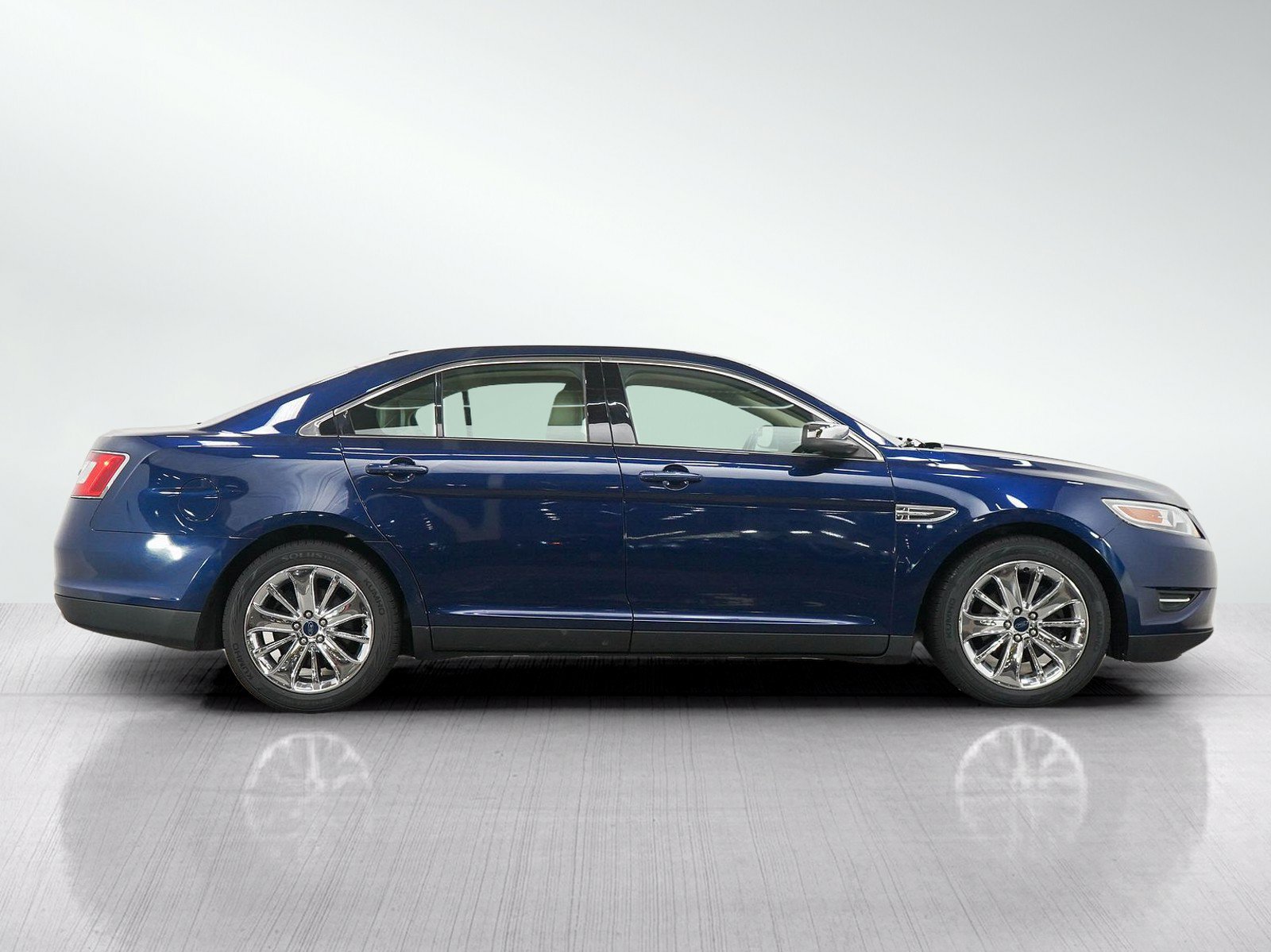 Used 2012 Ford Taurus Limited FWD image 6
