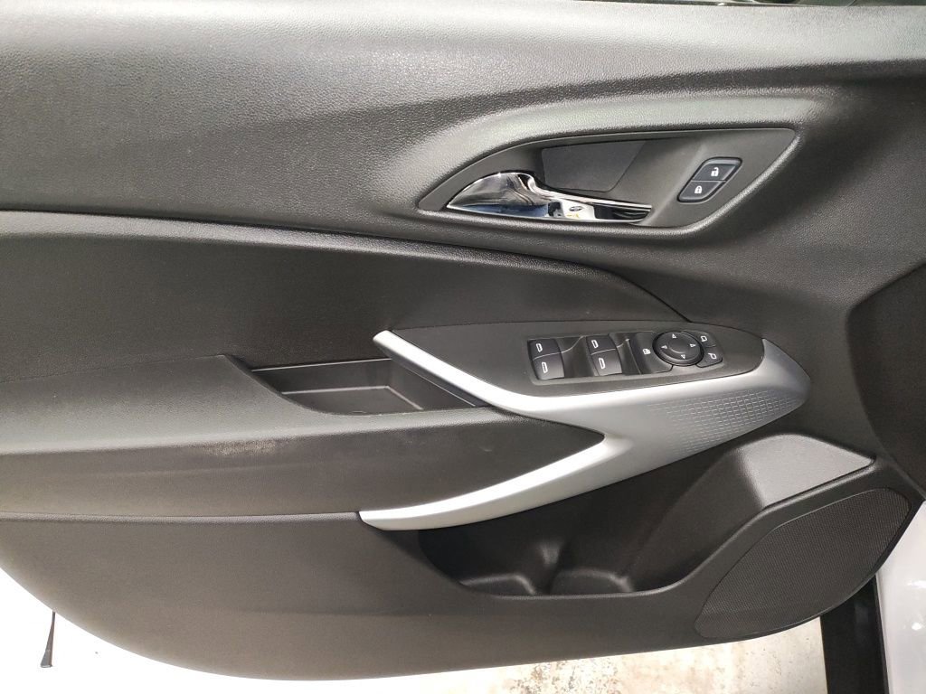 Certified 2024 Chevrolet Trax RS w/ Driver Confidence Package image 26