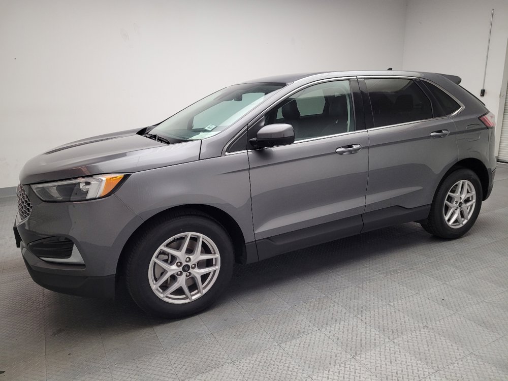 Used 2023 Ford Edge SEL image 2