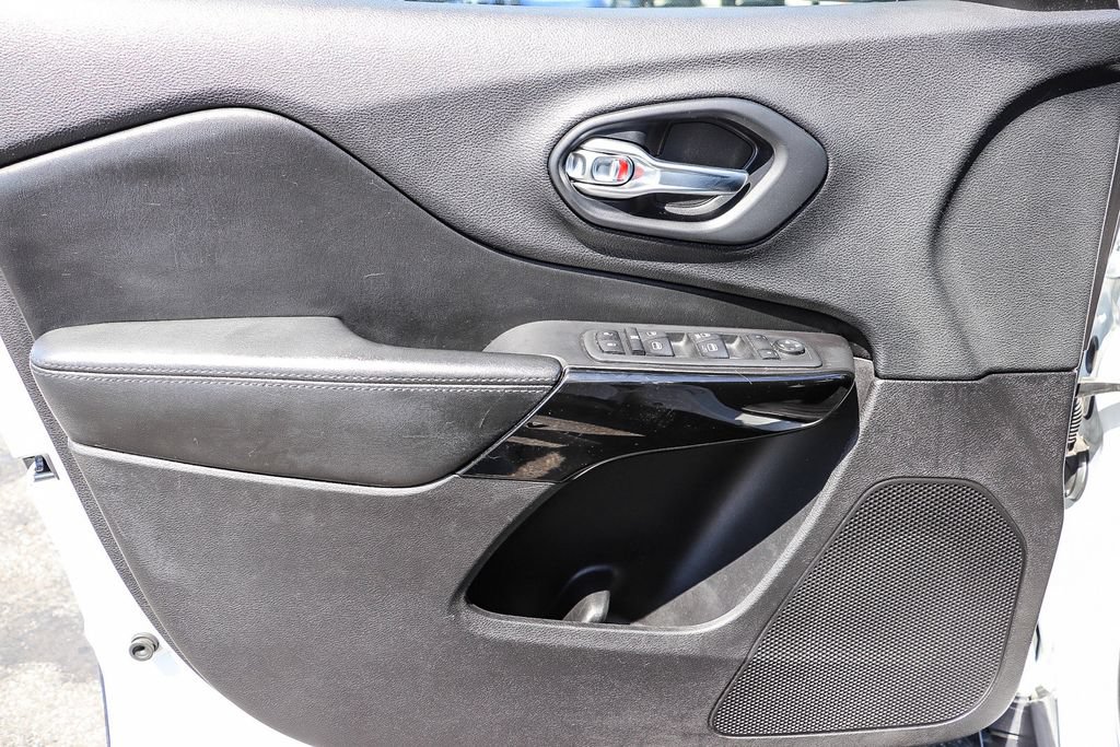 Used 2020 Jeep Cherokee Latitude Plus FWD image 27