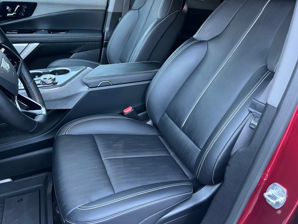 Certified 2025 Cadillac Optiq Sport 2 w/ LPO, Floor Liner Package AWD/4WD image 12