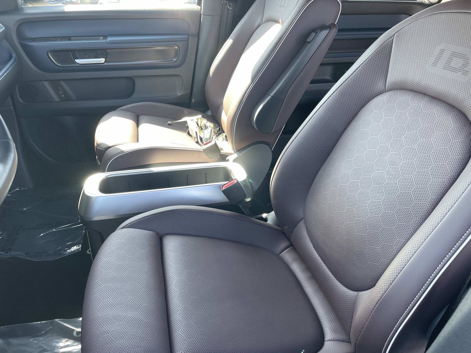 Certified 2025 Volkswagen ID. Buzz Pro S RWD image 22