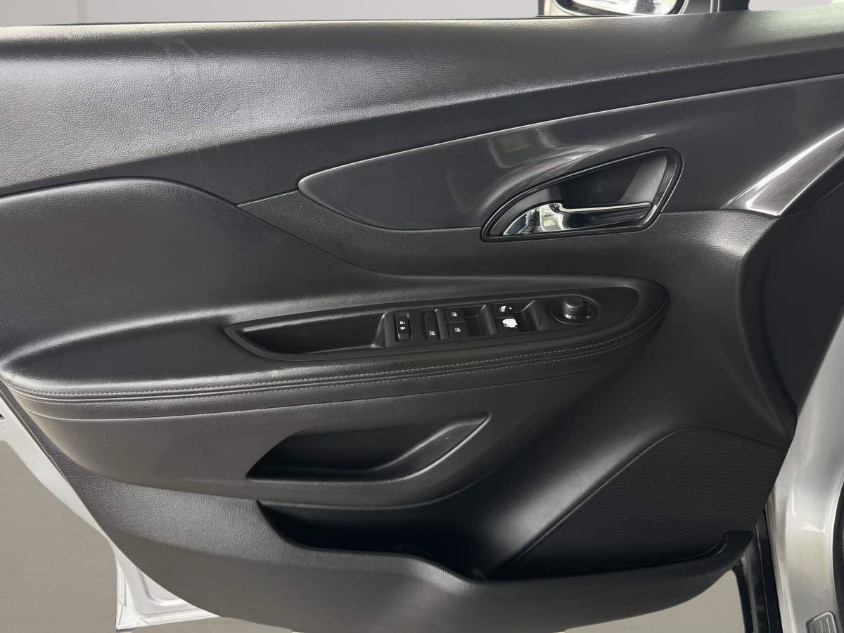 Used 2018 Buick Encore Preferred image 5