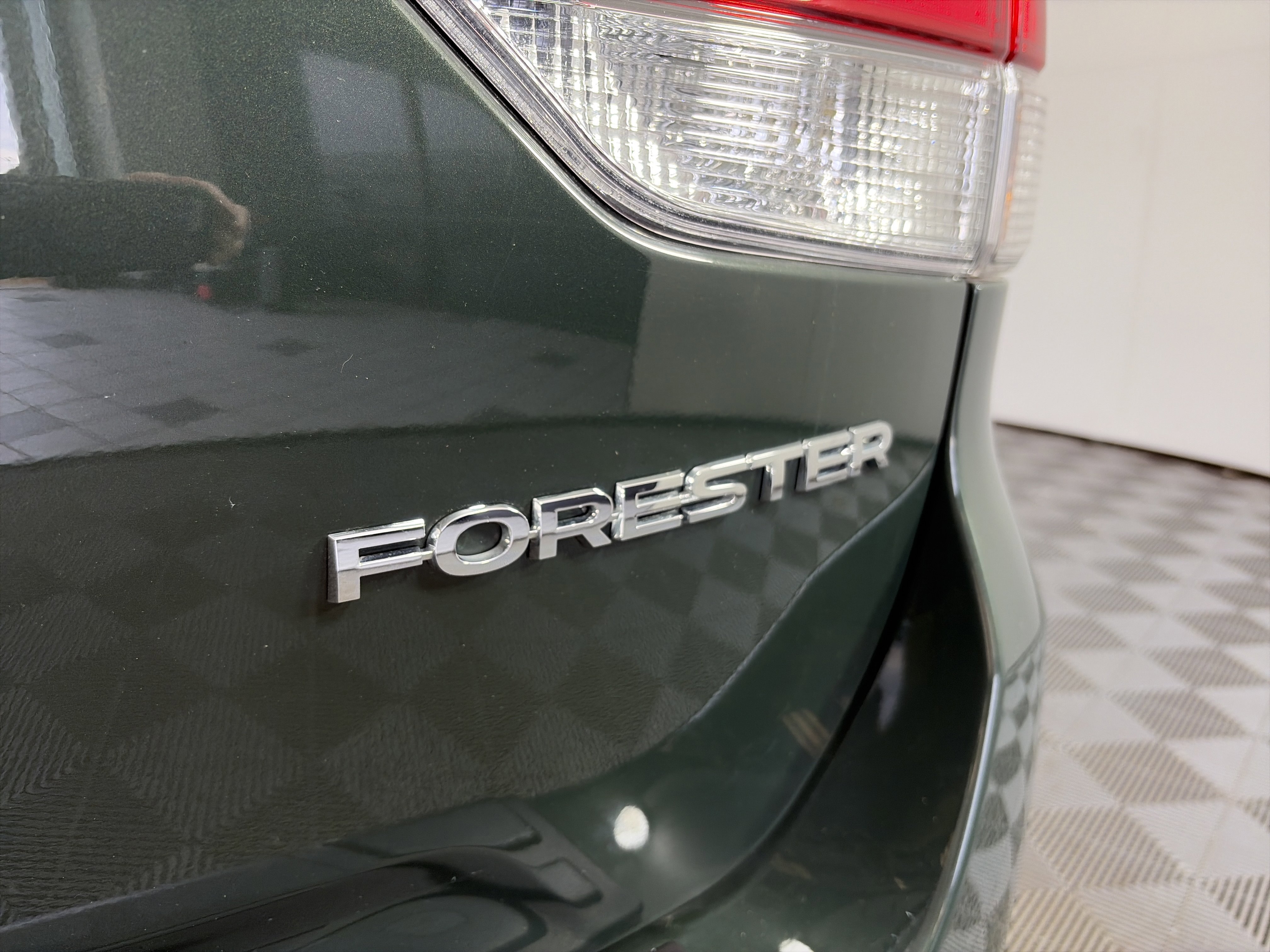 Certified 2023 Subaru Forester Premium AWD/4WD image 17