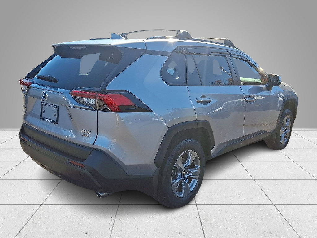 Used 2022 Toyota RAV4 XLE AWD/4WD image 5