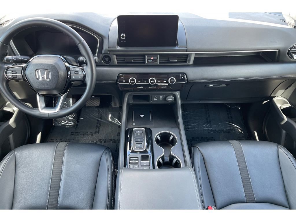 Certified 2025 Honda Pilot Touring image 15