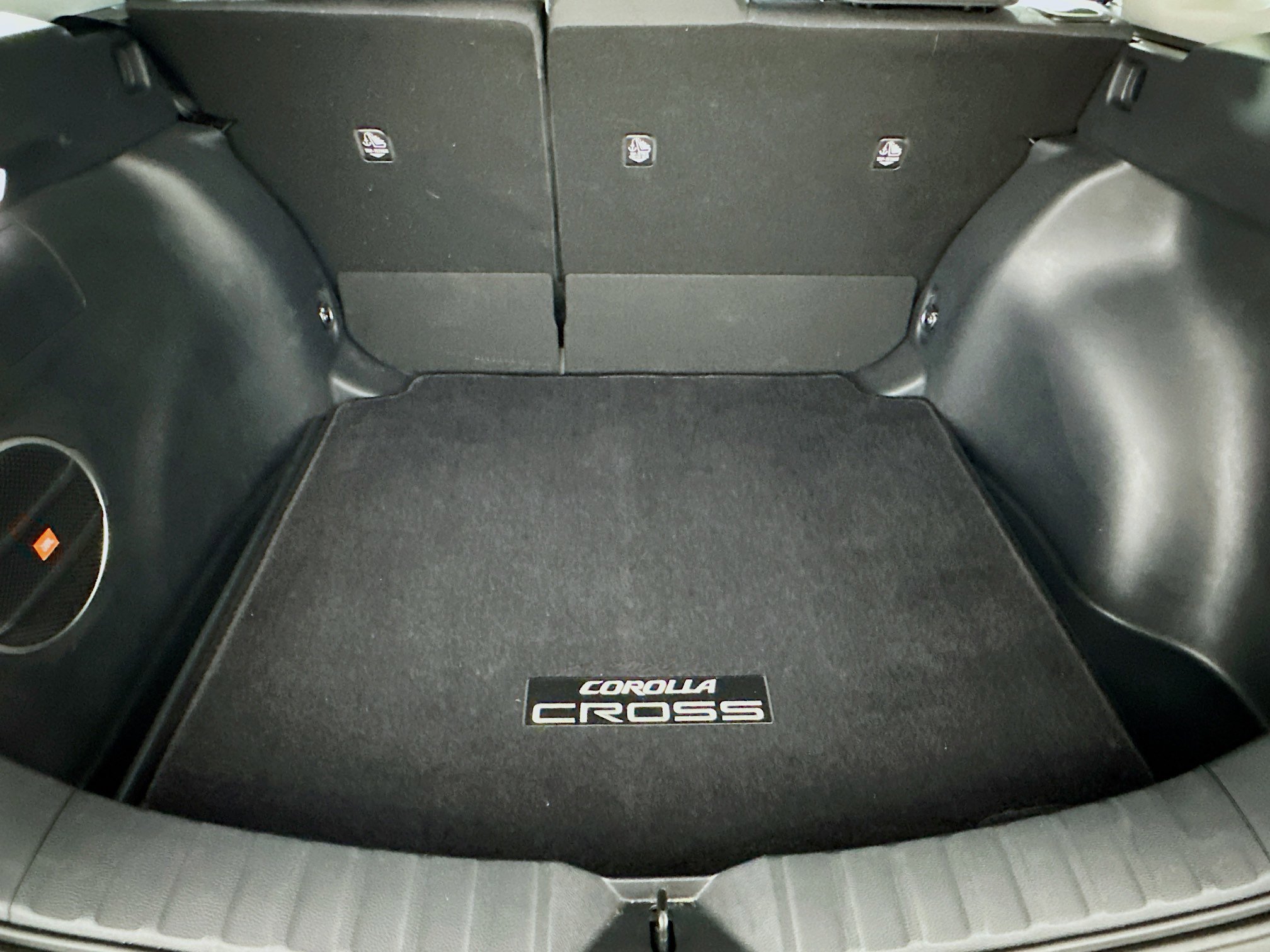 Used 2023 Toyota Corolla Cross LE w/ Moonroof Package image 31