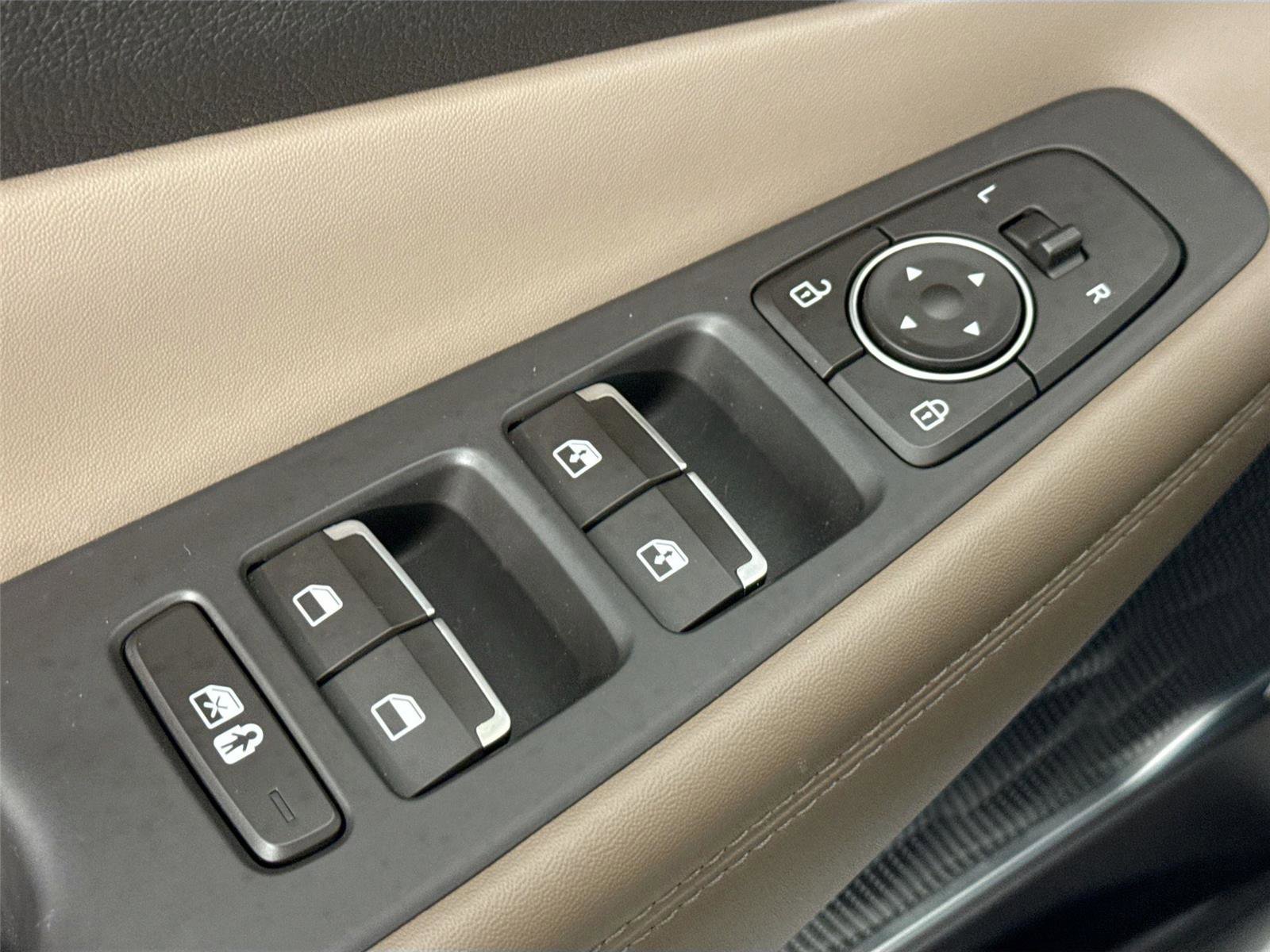 Used 2022 Hyundai Santa Fe SEL Premium AWD/4WD image 29