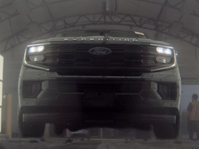 Used 2025 Ford Expedition Active AWD/4WD image 7