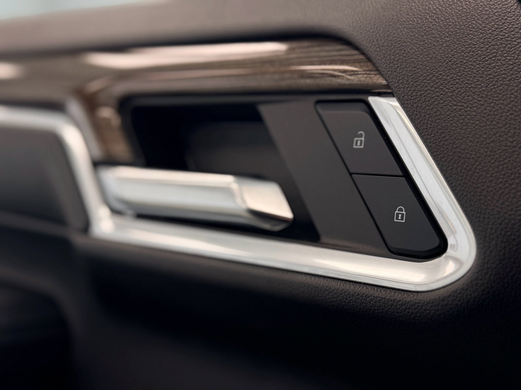 Used 2024 Chevrolet Silverado 2500 LT w/ Midnight Edition image 18