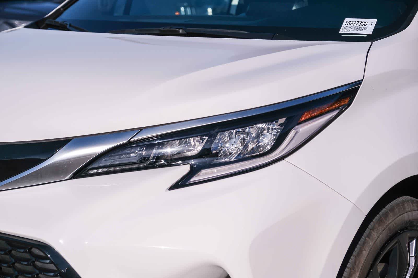 Certified 2024 Toyota Sienna XSE w/ XSE Premium Package FWD image 11