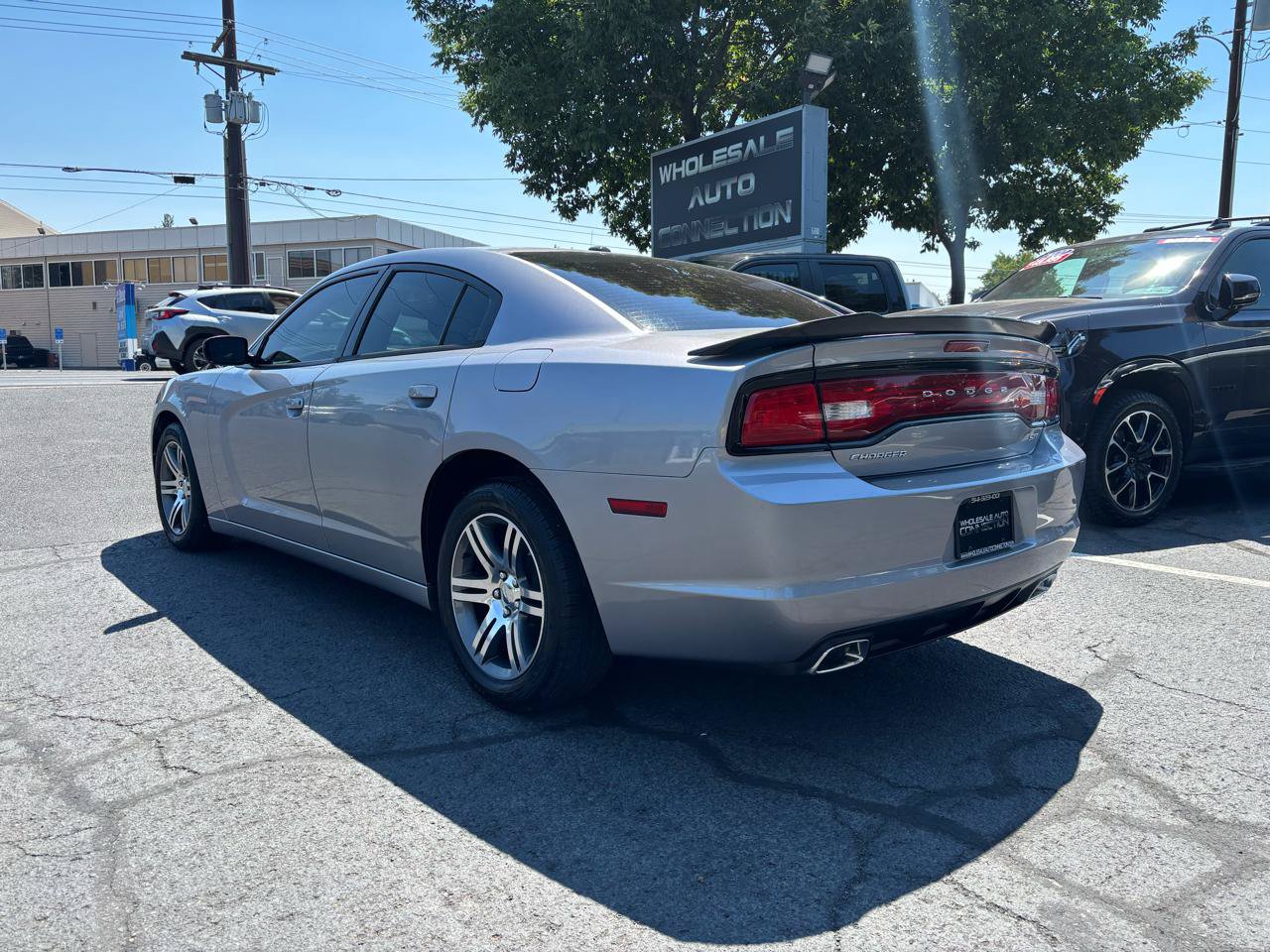 Used 2014 Dodge Charger SXT RWD image 3