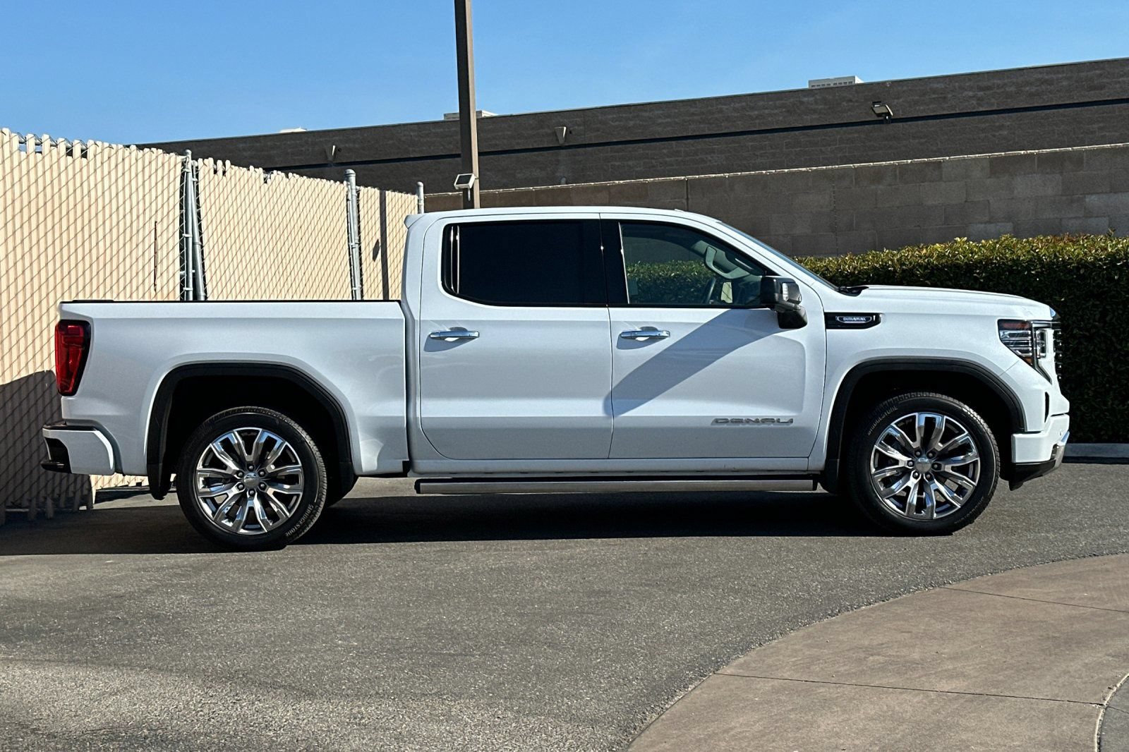 Used 2026 GMC Sierra 1500 Denali AWD/4WD image 3