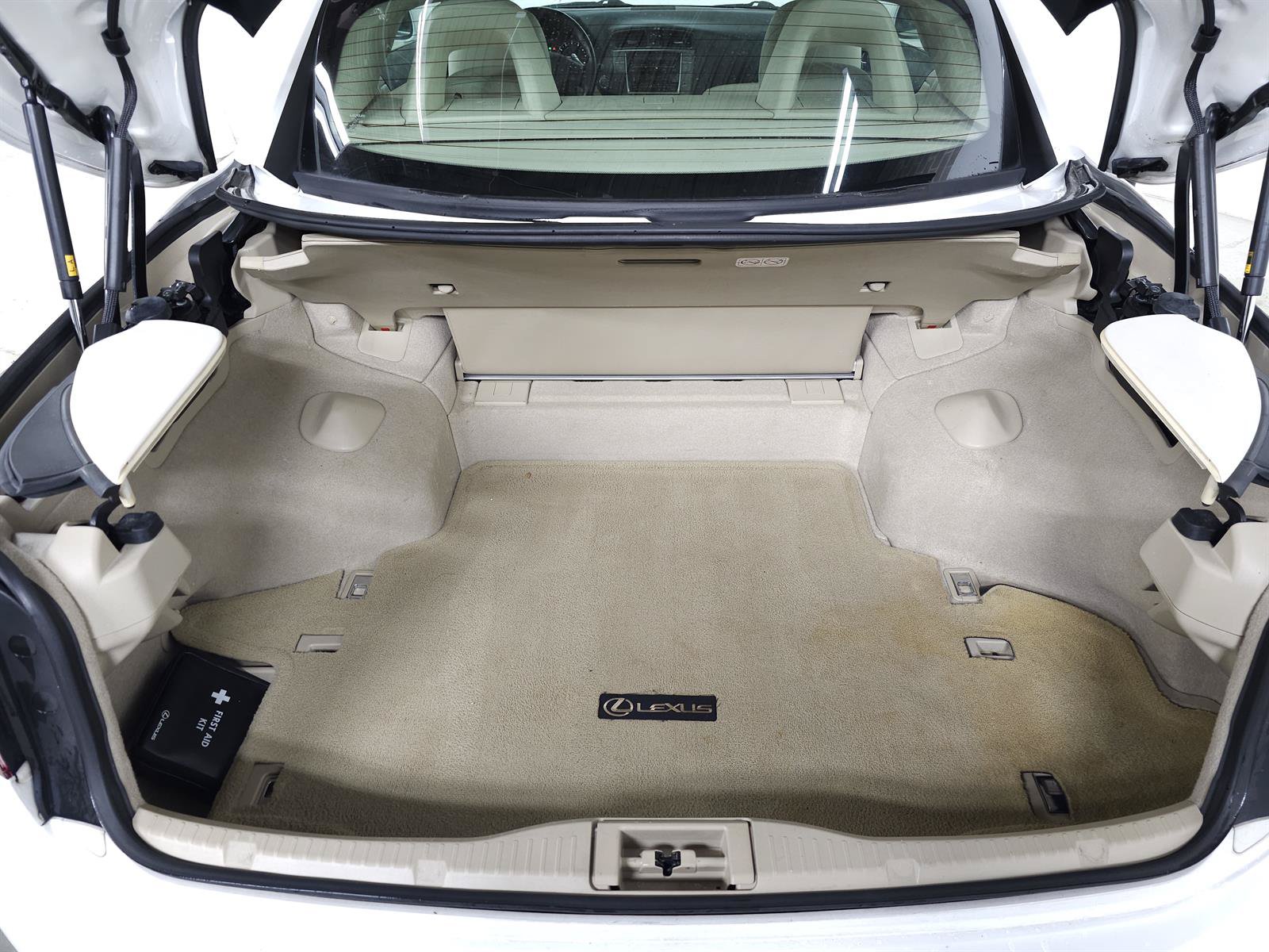 Used 2010 Lexus IS 250C w/ Luxury Pkg RWD image 7