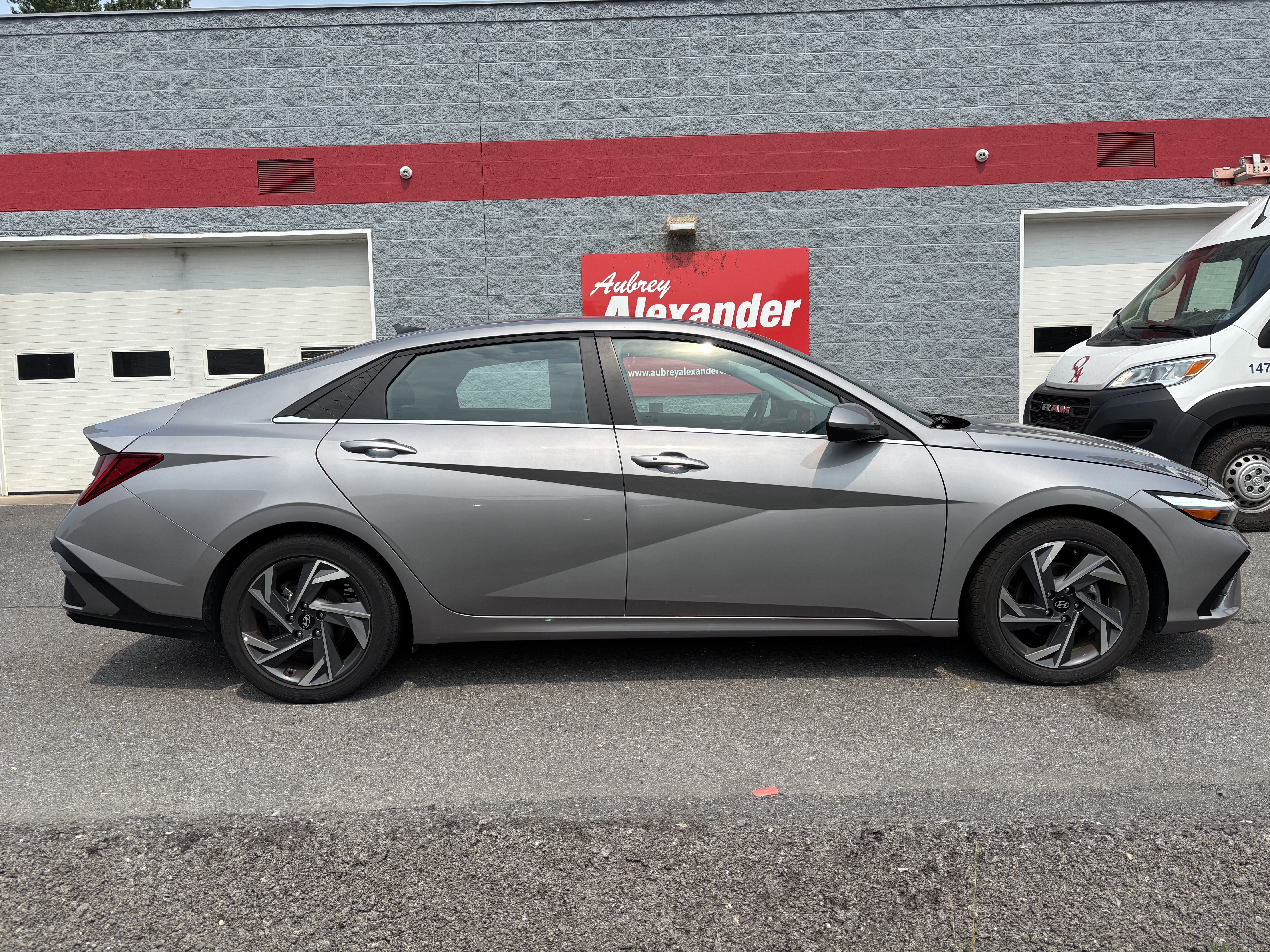 Used 2025 Hyundai Elantra SEL FWD video 2
