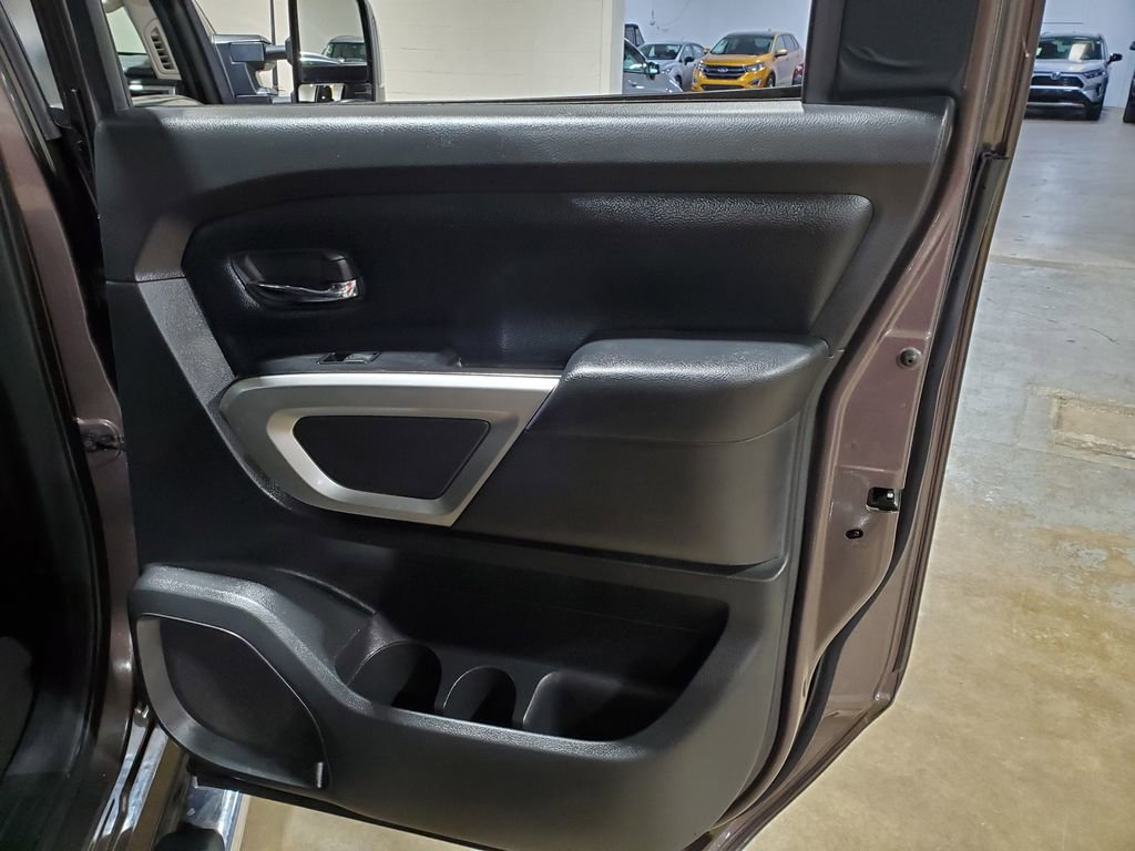 Used 2017 Nissan Titan SV AWD/4WD image 20