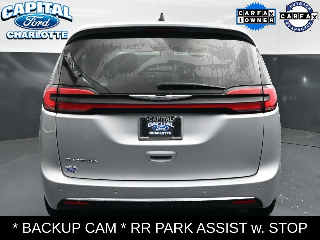 Used 2023 Chrysler Pacifica Touring-L FWD image 6