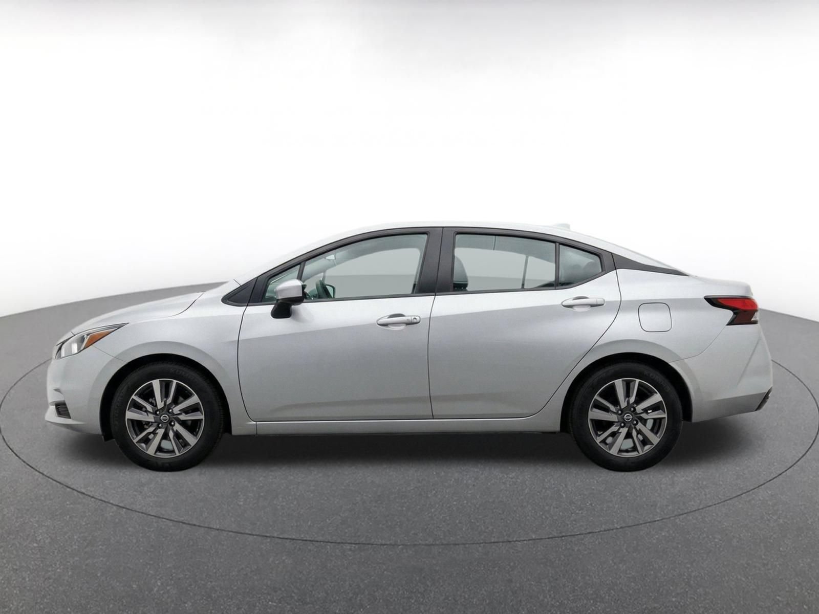 Used 2025 Nissan Versa SV FWD image 4