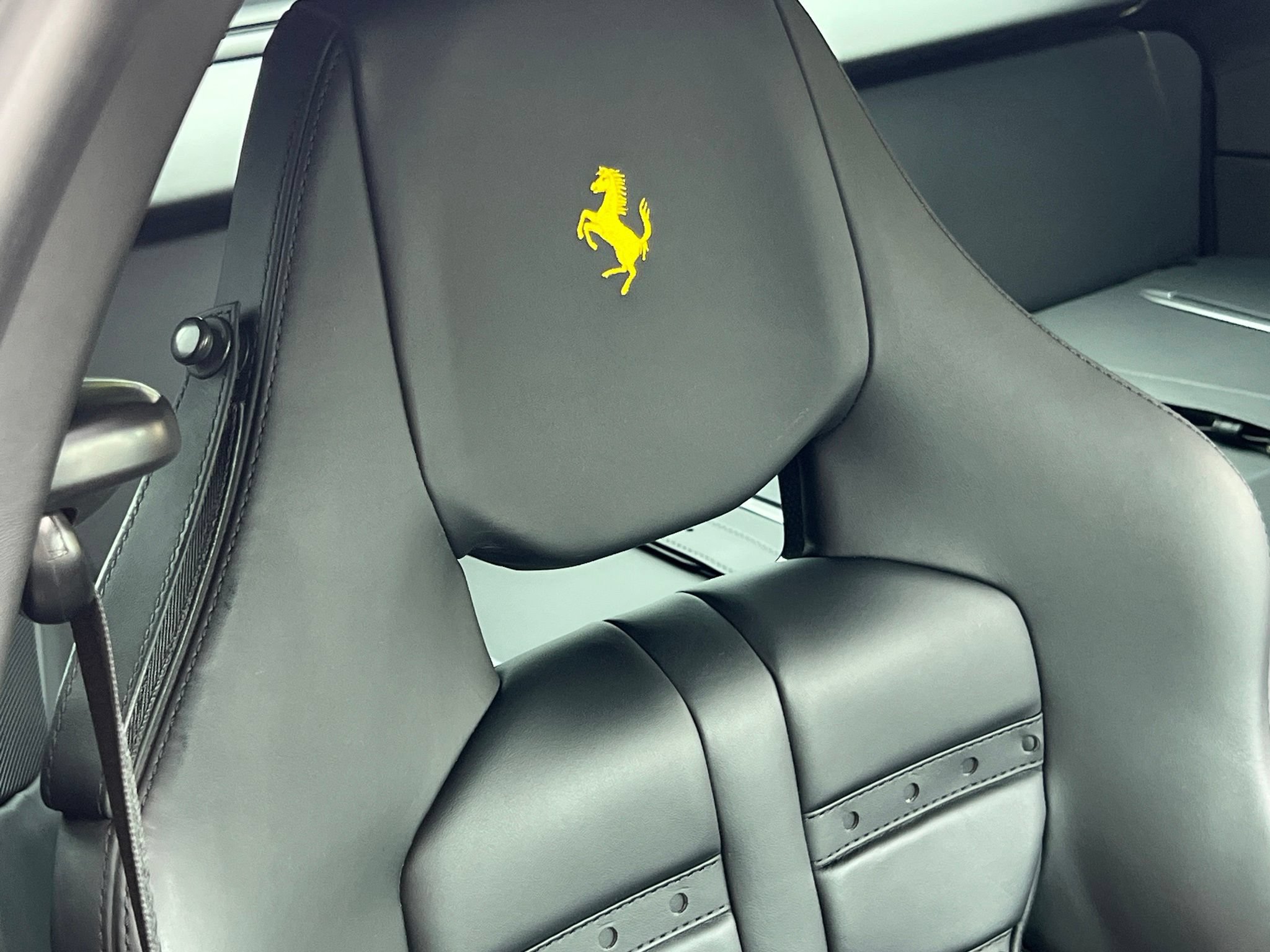 Used 2020 Ferrari 812 Superfast RWD image 39