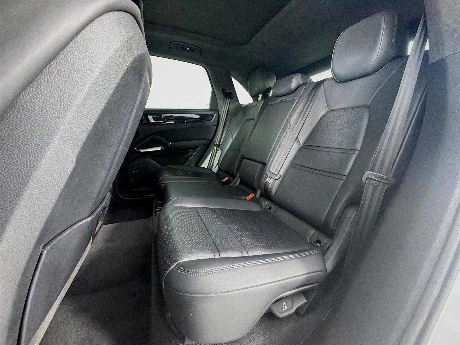 Used 2022 Porsche Cayenne Turbo AWD/4WD image 20