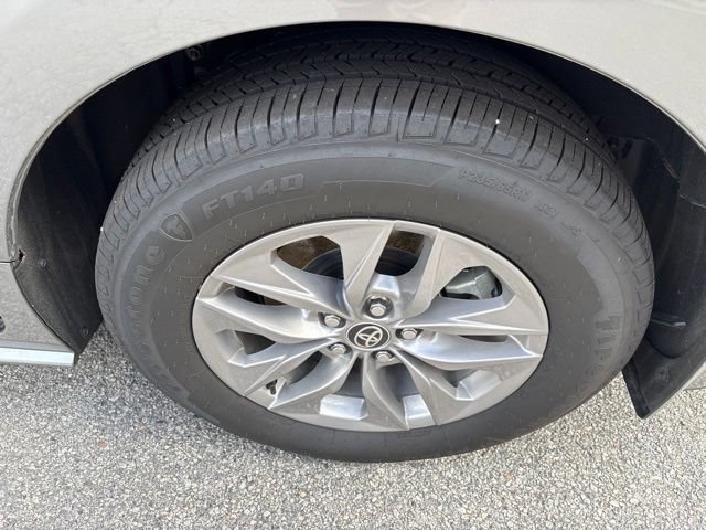 Used 2026 Toyota Sienna XLE FWD image 9