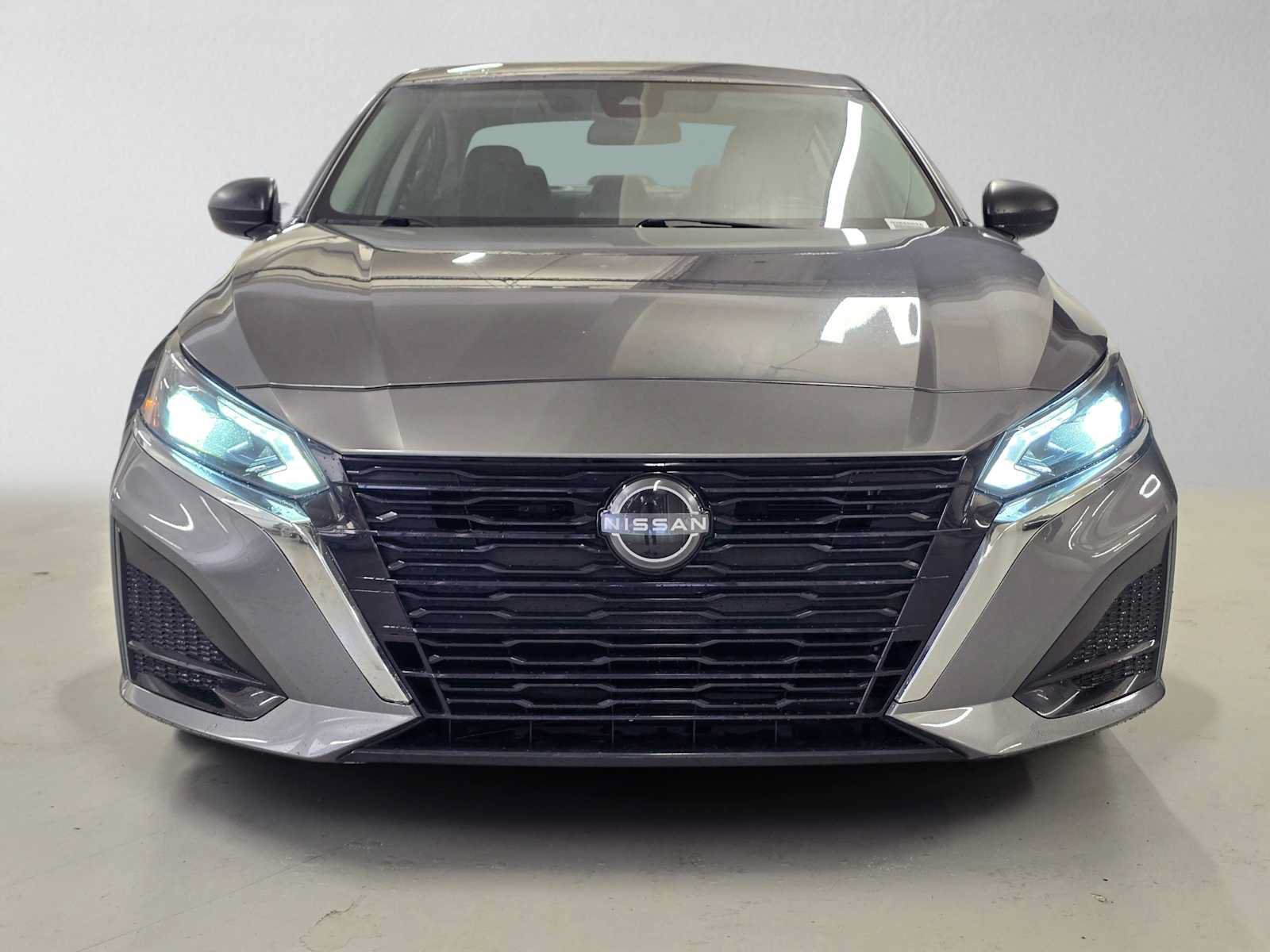 Used 2024 Nissan Altima 2.5 SV FWD image 8