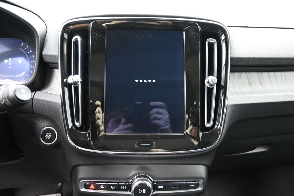 Used 2026 Volvo XC40 B5 Plus AWD/4WD image 13