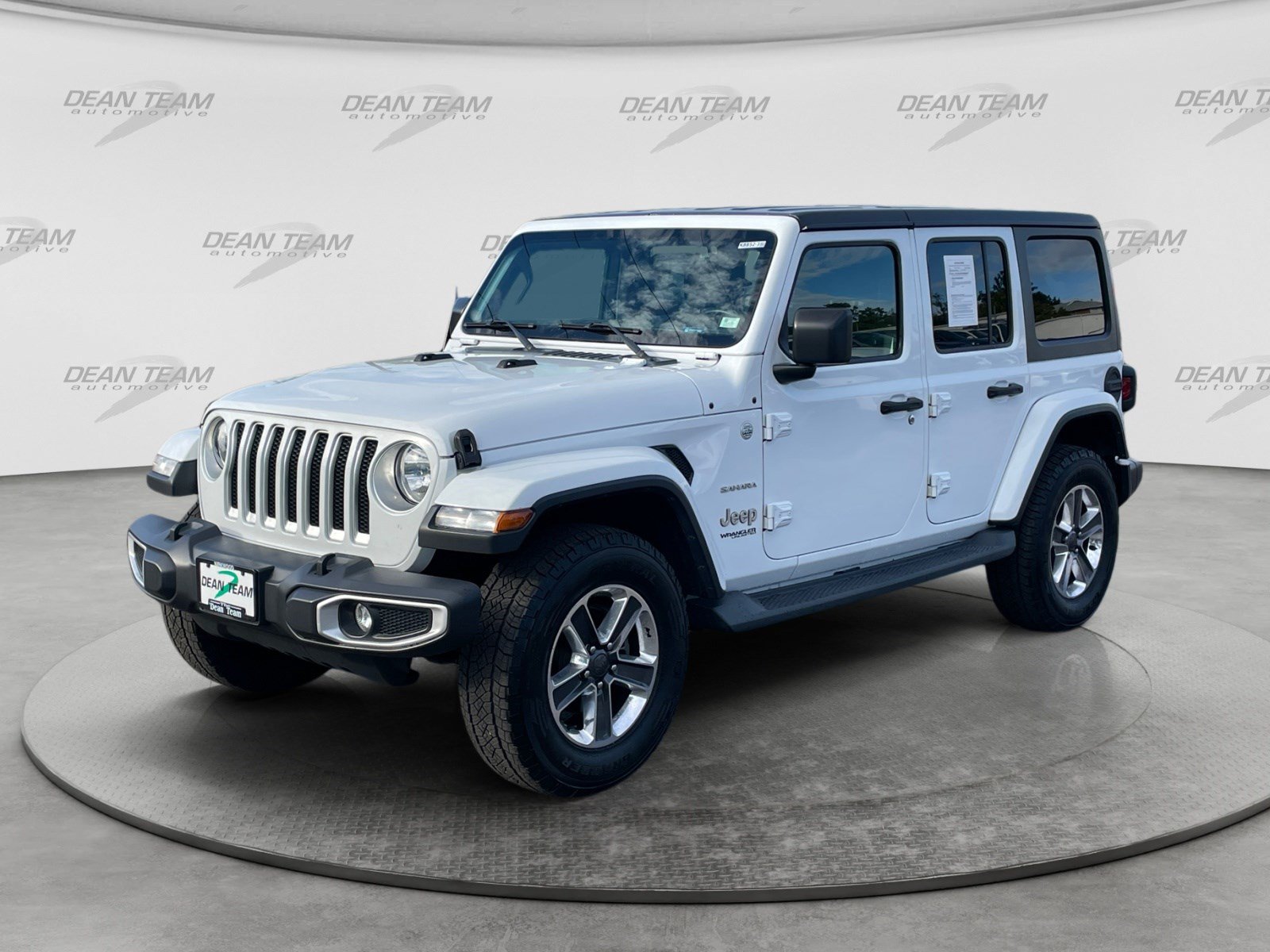 Used 2019 Jeep Wrangler Unlimited Sahara AWD/4WD image 3