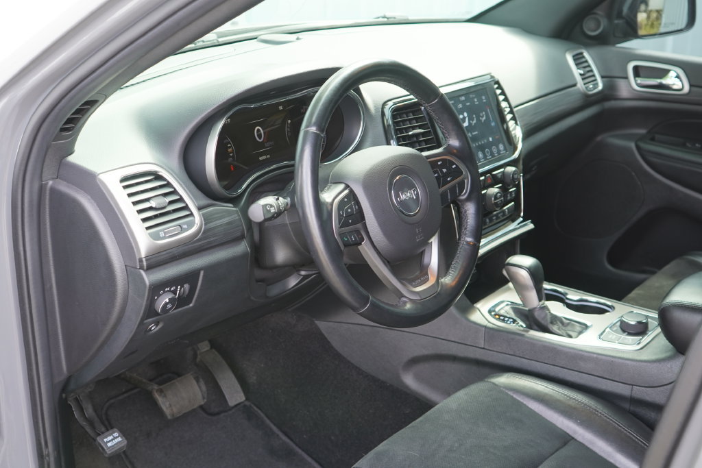Used 2022 Jeep Grand Cherokee Laredo X AWD/4WD image 11