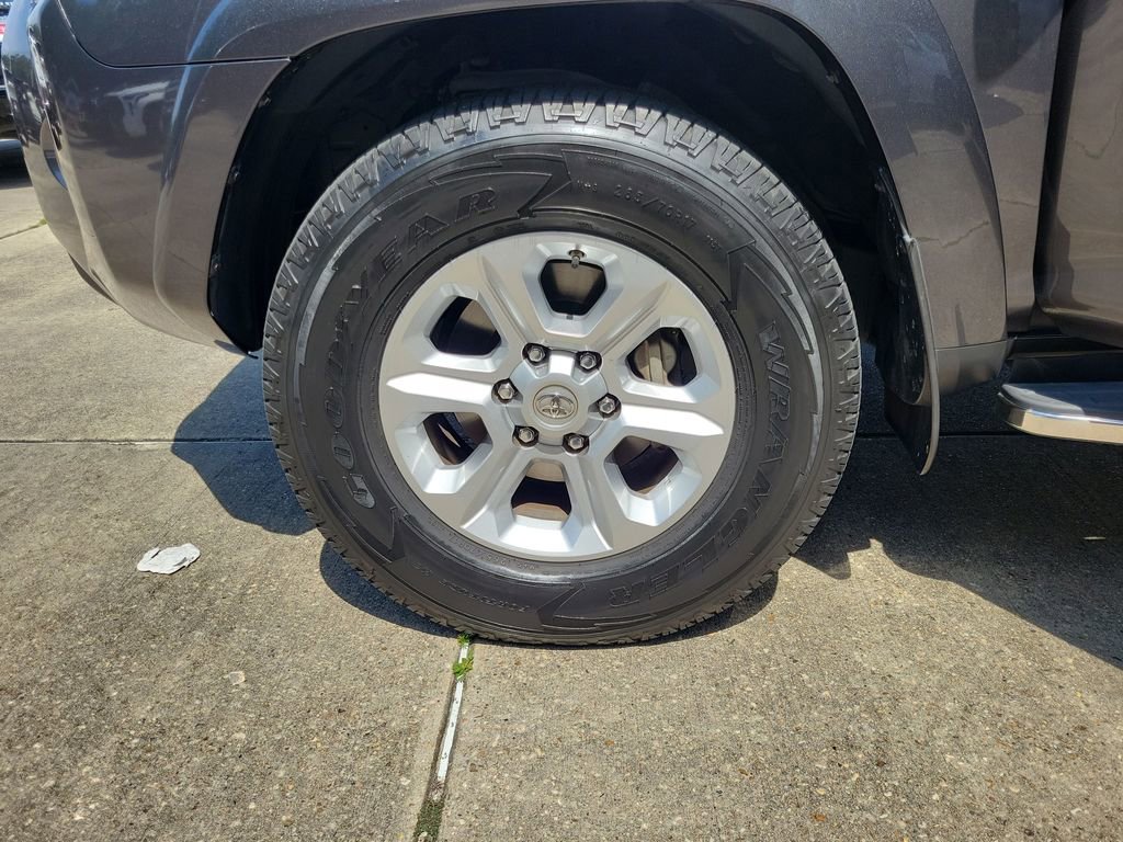 Used 2018 Toyota 4Runner SR5 RWD image 39
