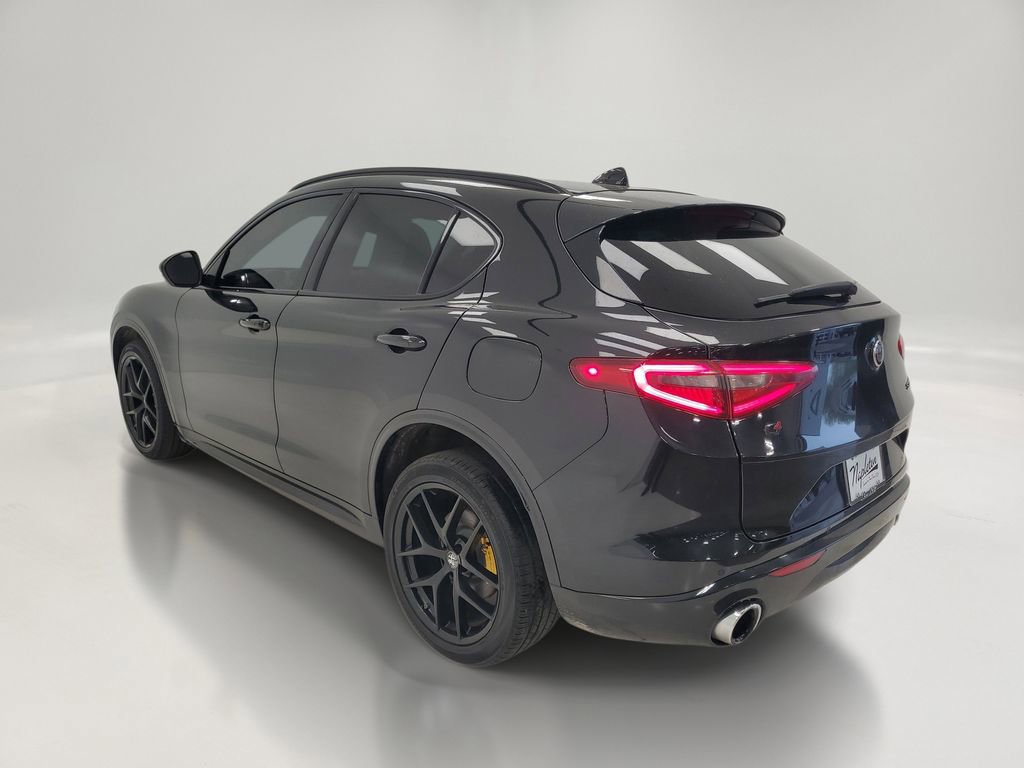 Used 2021 Alfa Romeo Stelvio Ti w/ Nero Edizione AWD/4WD image 5