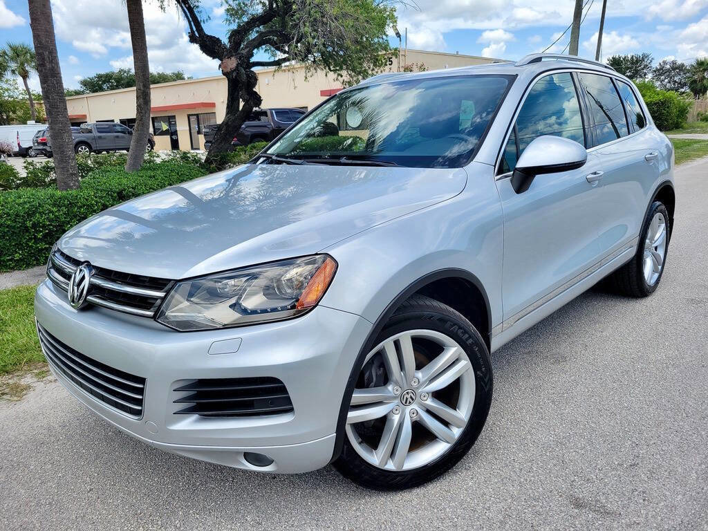 Used 2012 Volkswagen Touareg TDI image 2