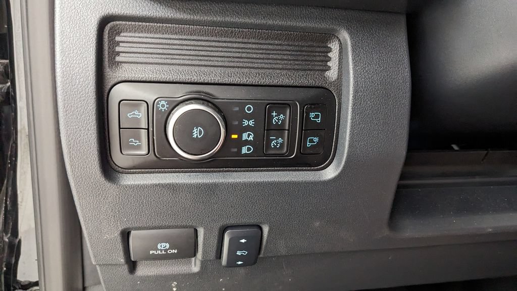Certified 2025 Ford F250 Platinum AWD/4WD image 23