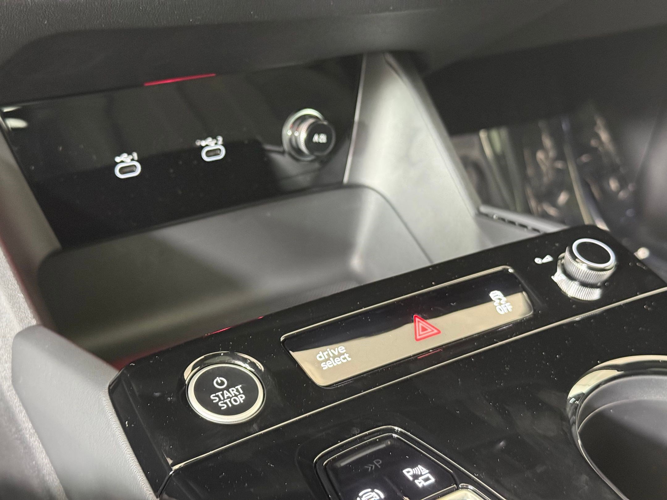 New 2025 Audi Q6 e-tron Premium Plus image 25