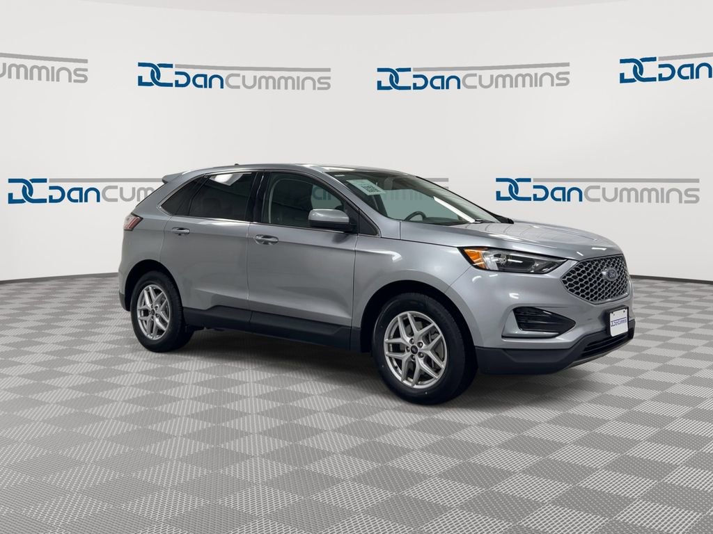 Used 2023 Ford Edge SEL image 2