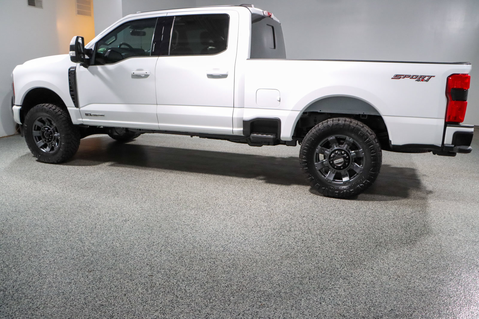 Used 2023 Ford F250 Lariat w/ Sport Appearance Package AWD/4WD image 11