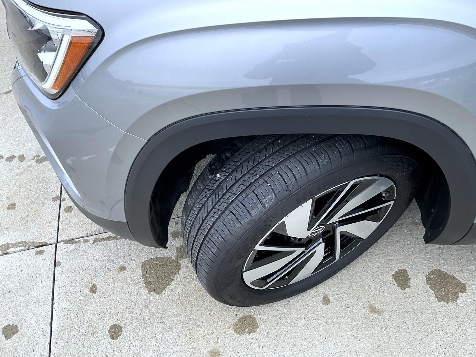 Used 2025 Volkswagen Atlas SE AWD/4WD image 25