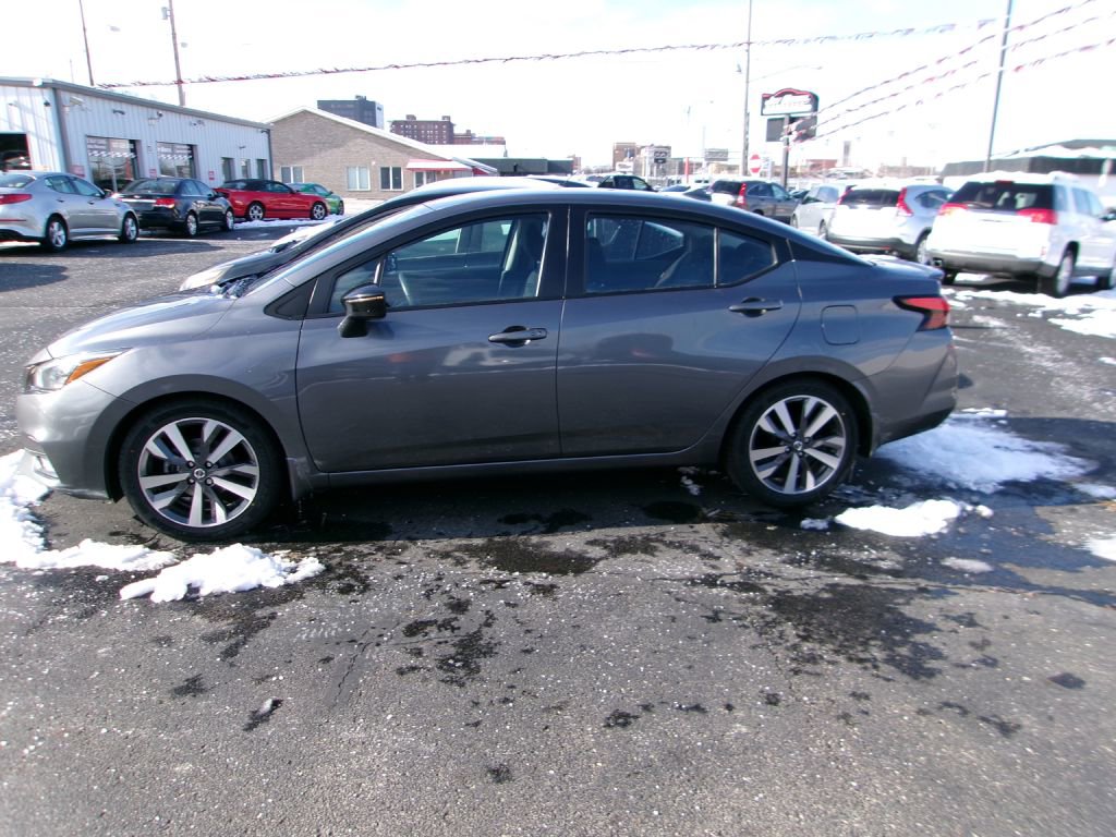Used 2020 Nissan Versa SR w/ Convenience Package image 4