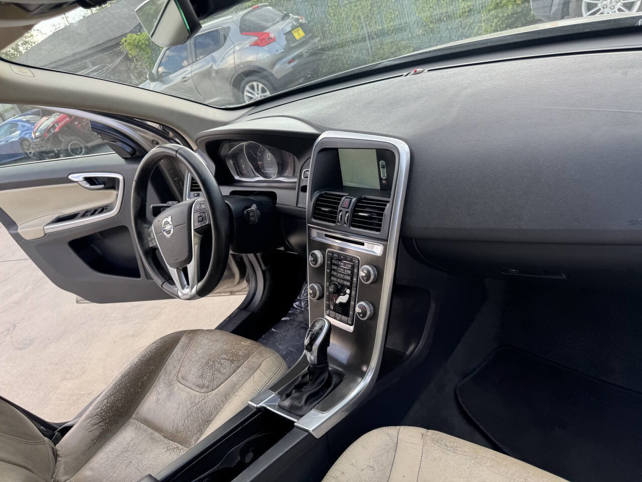 Used 2016 Volvo XC60 T6 w/ Proximity Package image 38