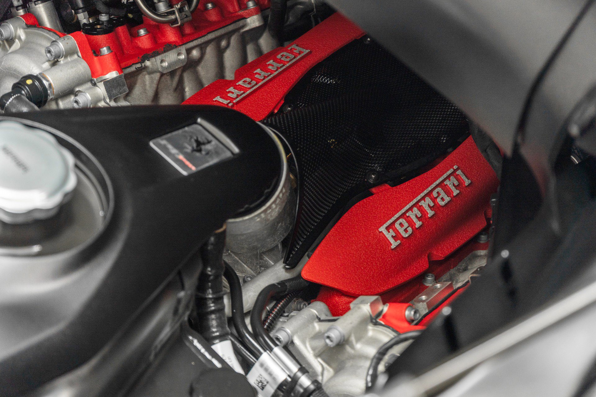 Used 2024 Ferrari SF90 Spider image 47