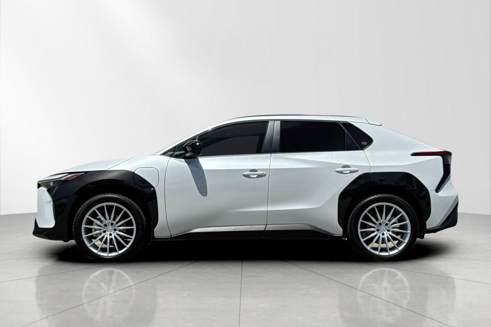 Used 2025 Toyota bZ4X AWD w/ Weather Package image 7