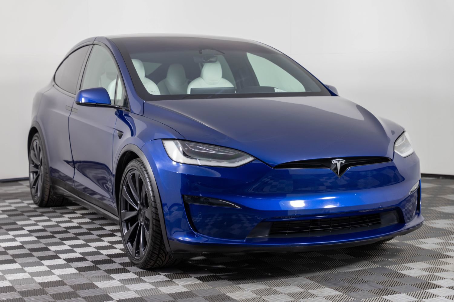 Used 2023 Tesla Model X Plaid image 11